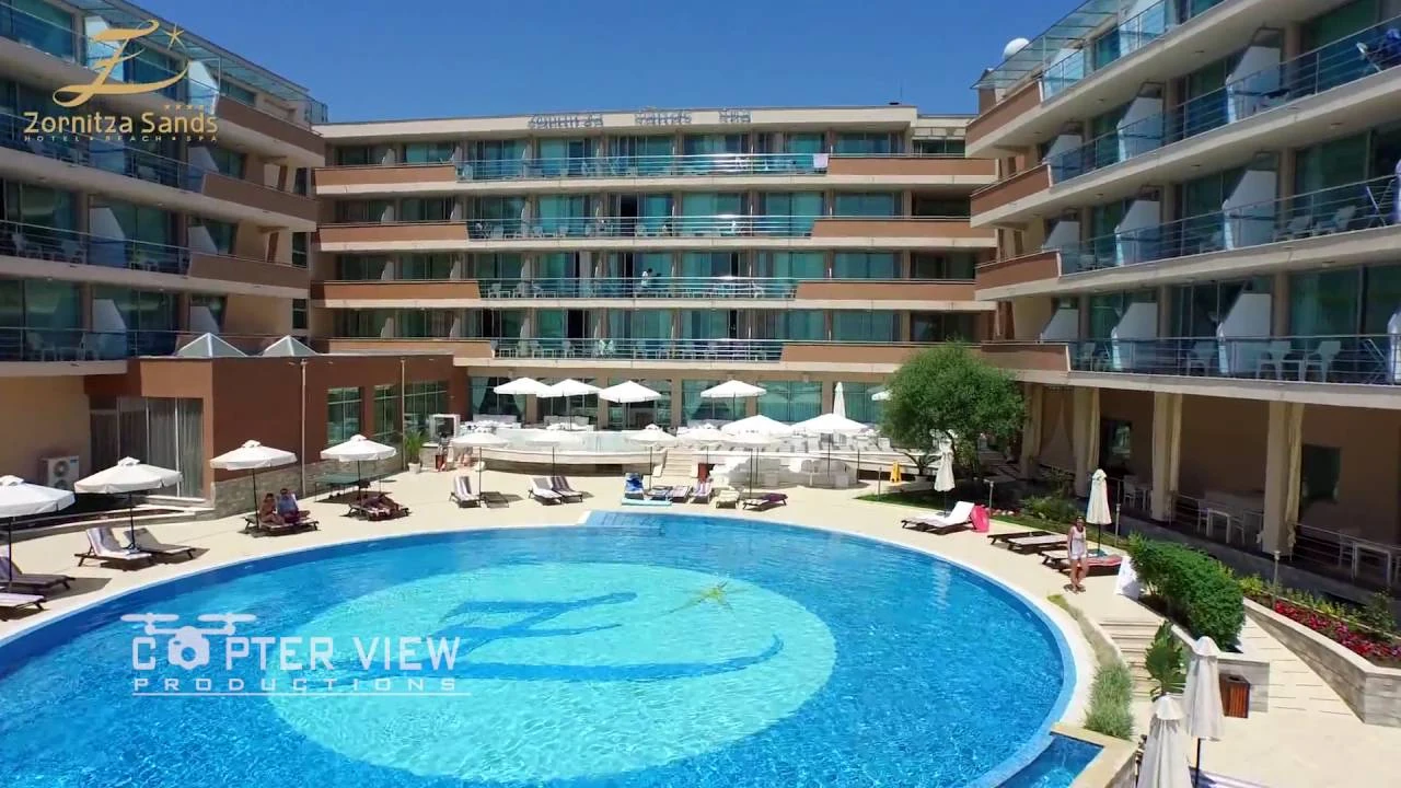 Хотел Zornitza Sands и басейнът му